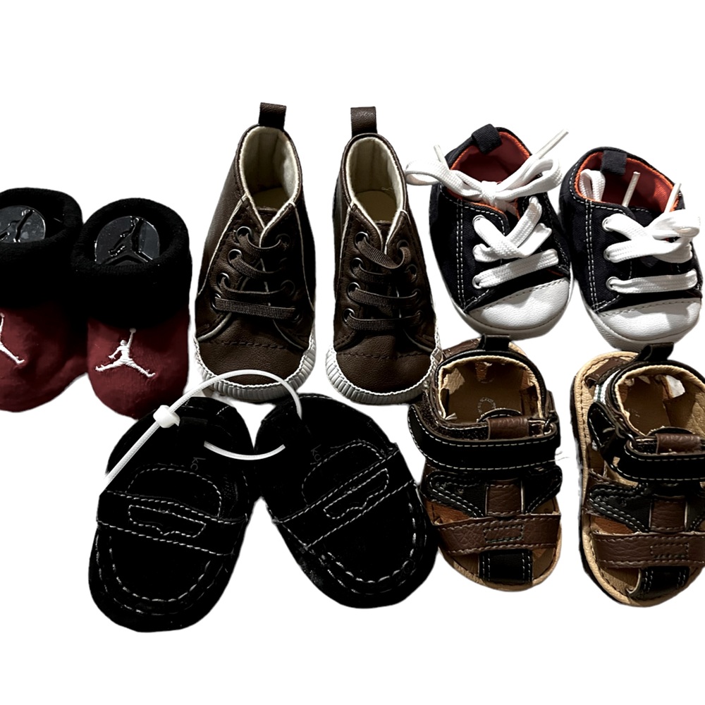 Lot of newborn shoes